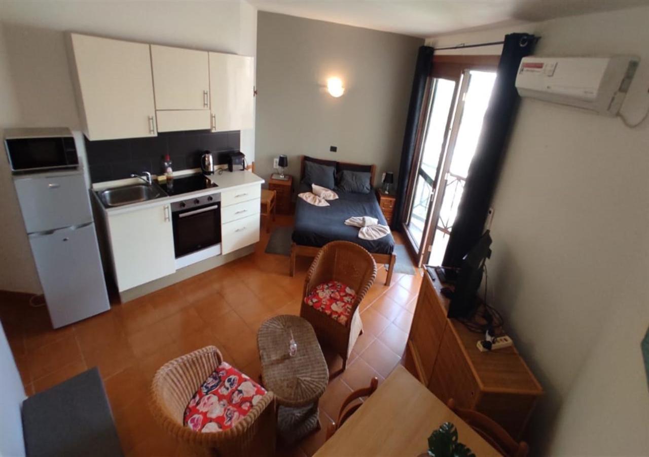 Porto Antigo 2: Beachfront Adults-Only Studio with Pool Apartment Santa Maria Exterior photo
